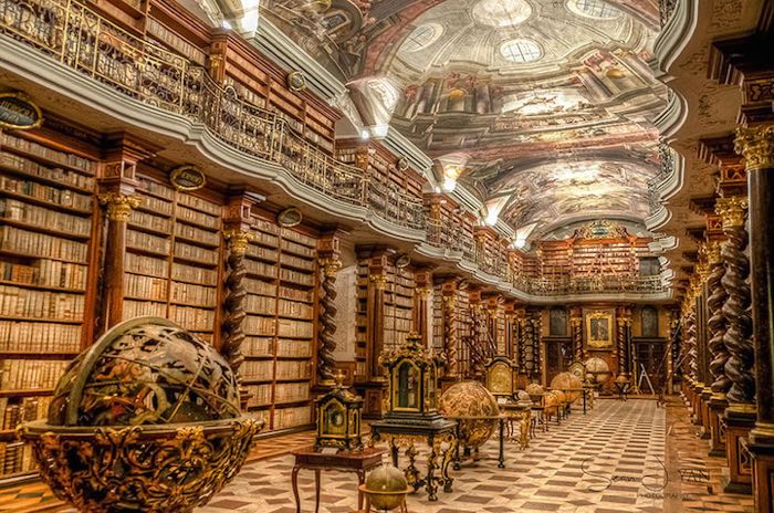 Biblioteca Naţională Clementinum (sau Klementinum) din Praga