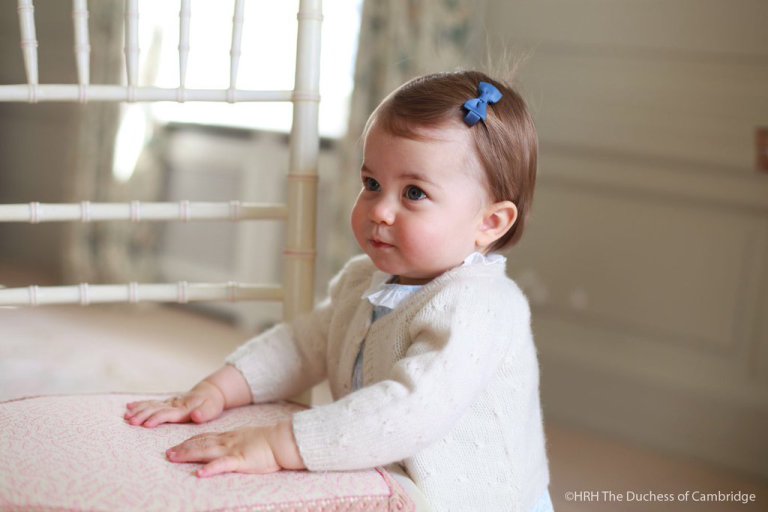 Công chúa Charlotte tròn 1 tuổi vào ngày 2 tháng 5 (Nữ công tước xứ Cambridge)
