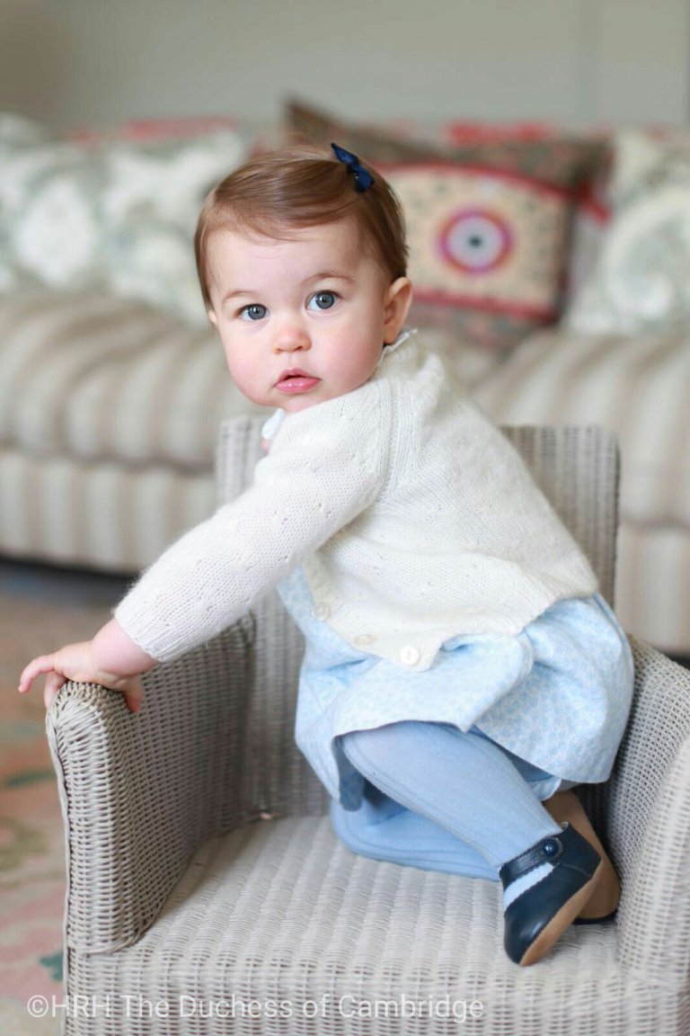 Công chúa Charlotte tròn 1 tuổi vào ngày 2 tháng 5 (Nữ công tước xứ Cambridge)