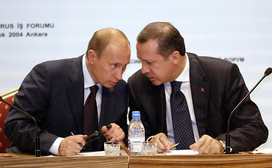 Vladimir Putin với Recep Tayyip Erdogan ở Ankara, lưu trữ năm 2004 (Tarik TINAZAY / AFP / Getty Images)